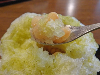 南極の穴に氷が落ちる音は魅力的で魅惑的です